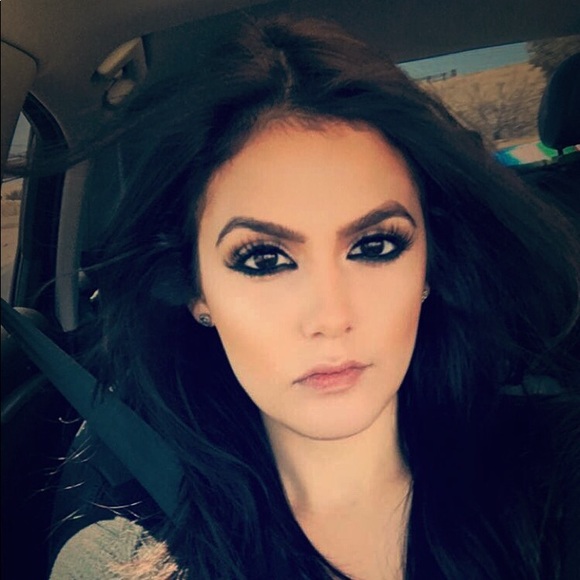 Meet your Posher, Vanessa - Picture 1 of 1